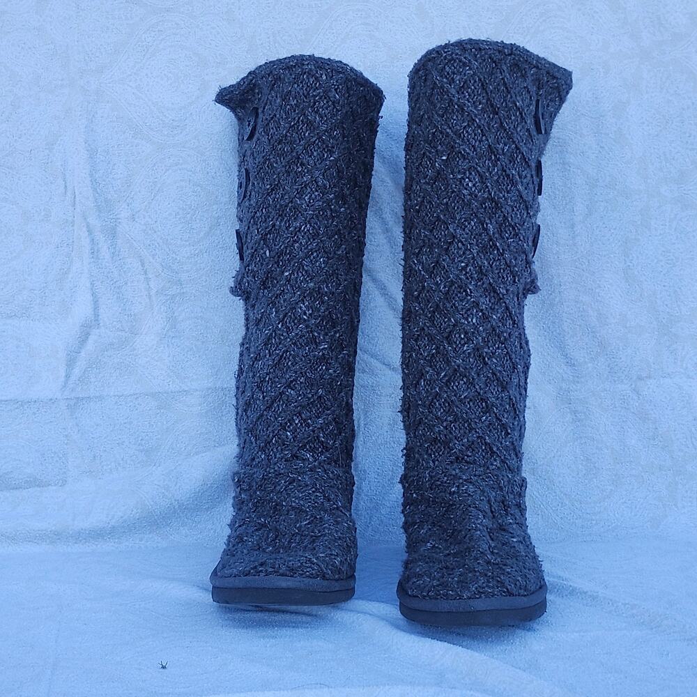 UGG Womens sz 10 Cardy Lattice Knit 3 Botton Boots. A